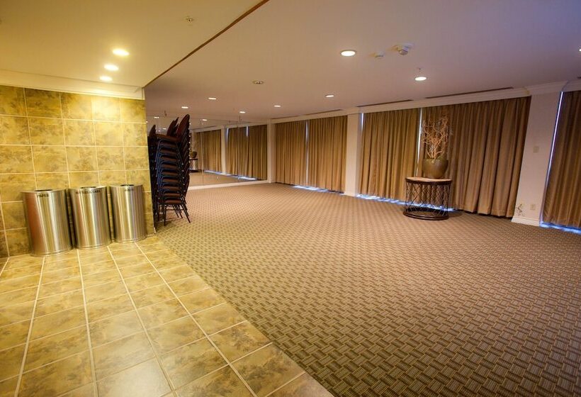 Отель Wyndham Midland Downtown