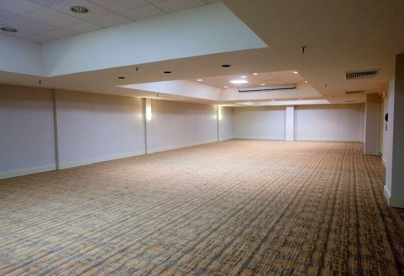 Отель Wyndham Midland Downtown