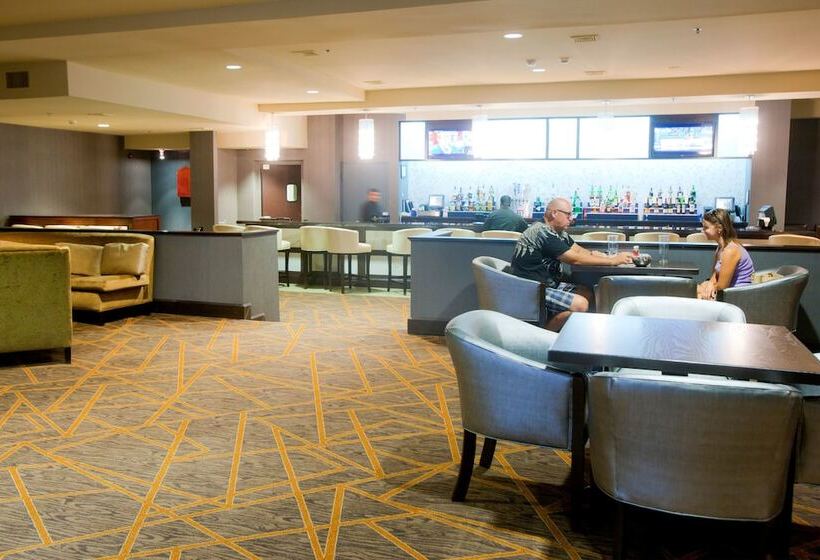 Отель Wyndham Midland Downtown