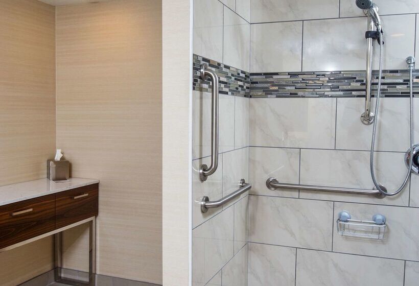 هتل Doubletree By Hilton Neenah