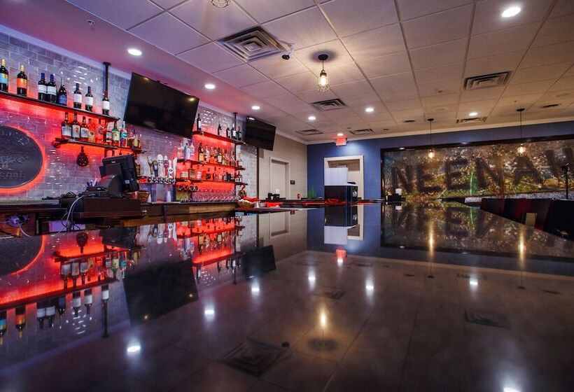 هتل Doubletree By Hilton Neenah