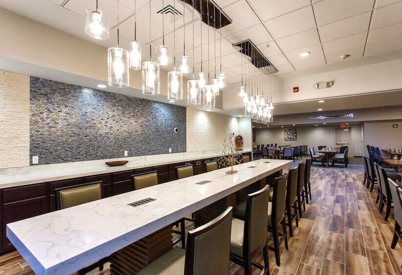 فندق Doubletree By Hilton Neenah