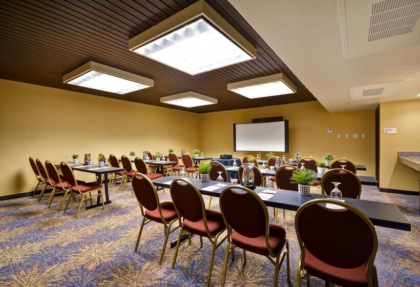 فندق Doubletree By Hilton Phoenix North