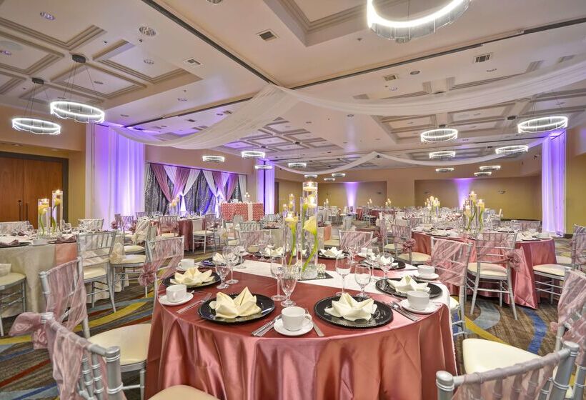 فندق Doubletree By Hilton Phoenix North