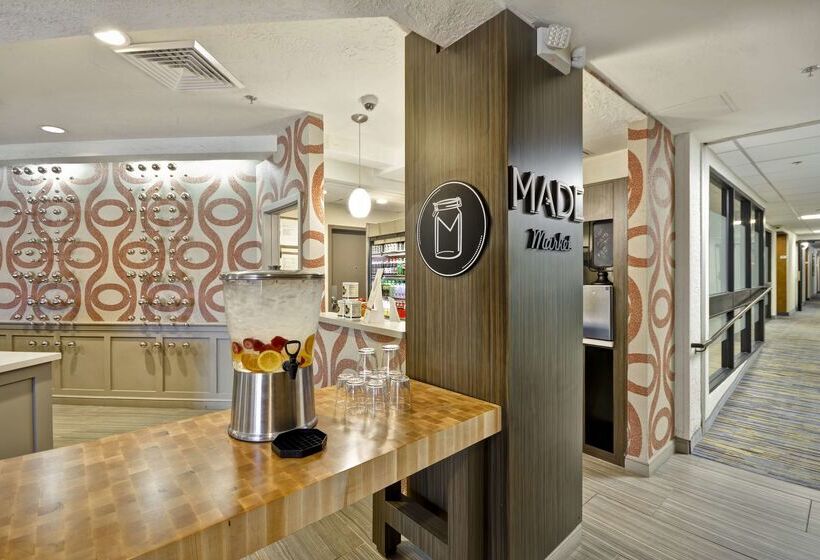 فندق Doubletree By Hilton Phoenix North