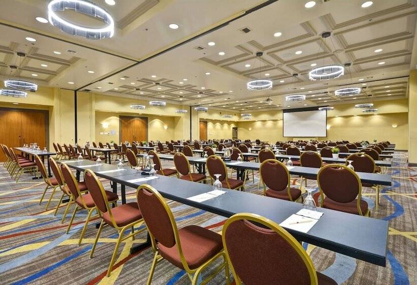 فندق Doubletree By Hilton Phoenix North