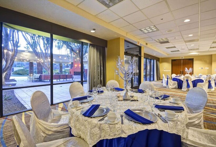 فندق Doubletree By Hilton Phoenix North