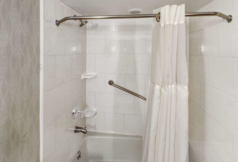 Doubletree By Hilton Hotel Wichita Airport