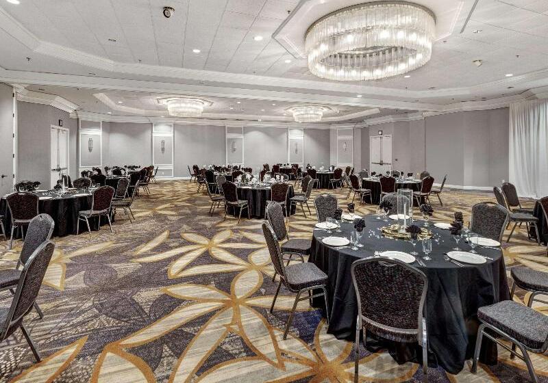 Doubletree By Hilton Hotel Wichita Airport