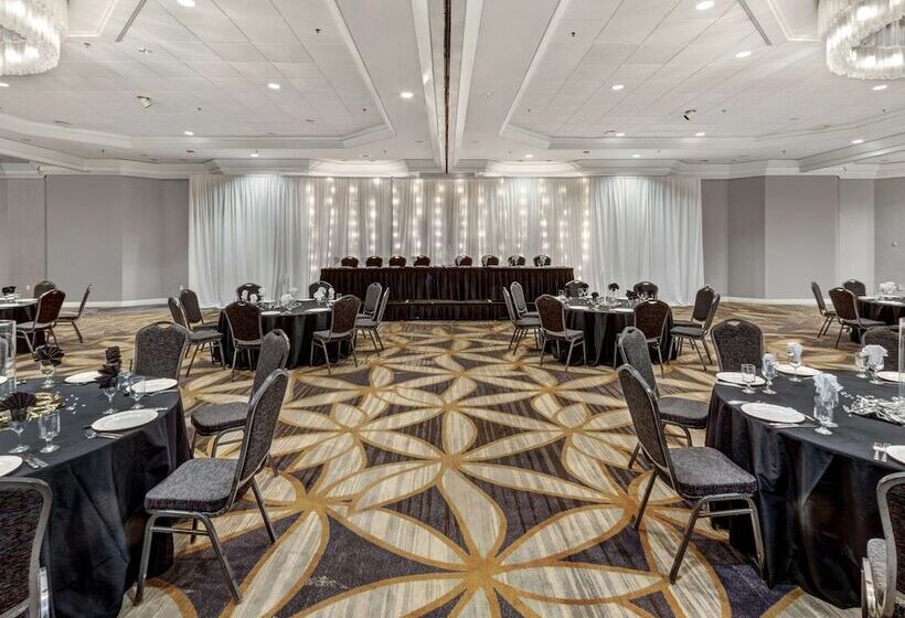 Doubletree By Hilton Hotel Wichita Airport