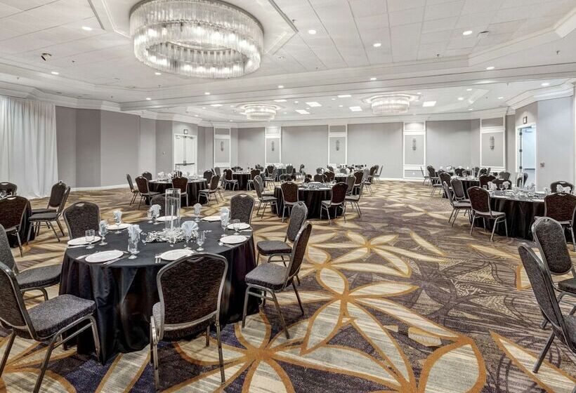 Doubletree By Hilton Hotel Wichita Airport