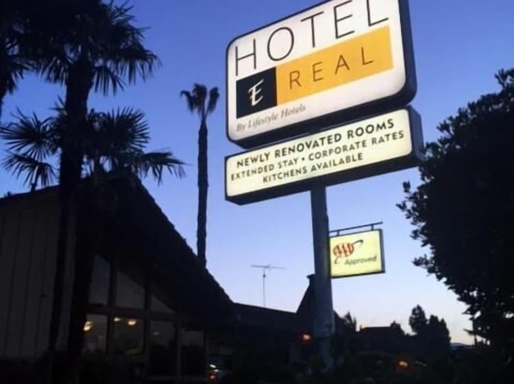 בית מלון כפרי Rodeway Inn