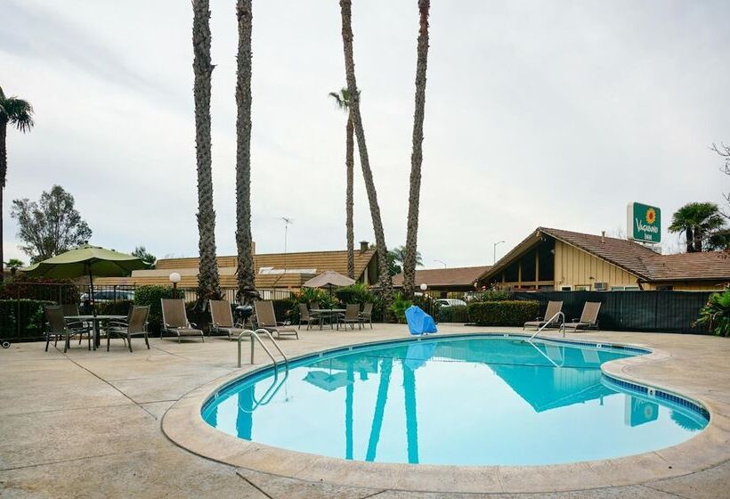 Отель Rodeway Inn