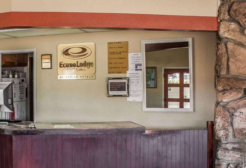 فندق Econo Lodge Inn & Suites