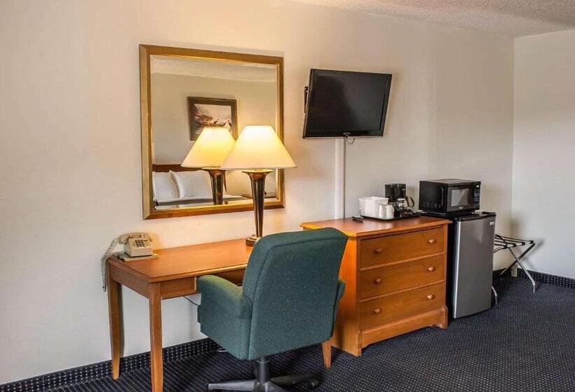 فندق Econo Lodge Inn & Suites