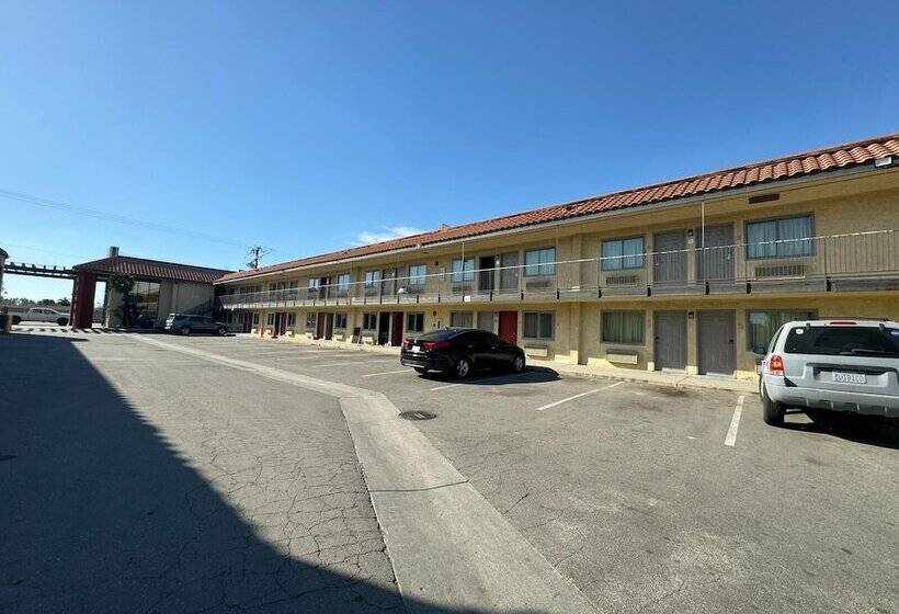 호텔 Baymont By Wyndham Bakersfield