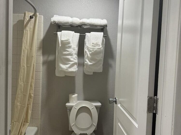 호텔 Baymont By Wyndham Bakersfield