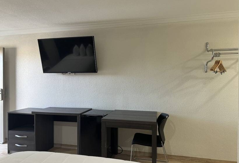 호텔 Baymont By Wyndham Bakersfield