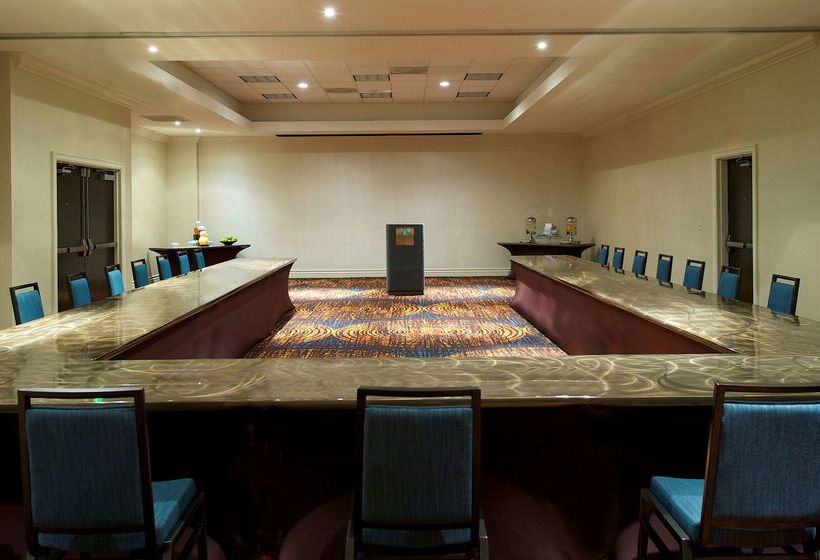 فندق Embassy Suites By Hilton Walnut Creek