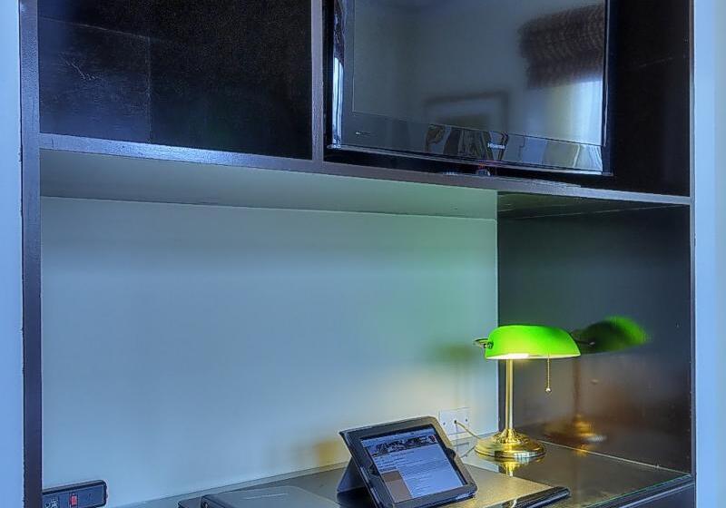 Executive Hotel Vintage Court