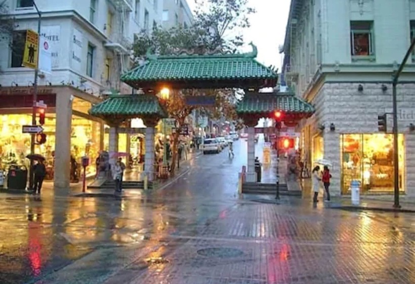 Executive Hotel Vintage Court