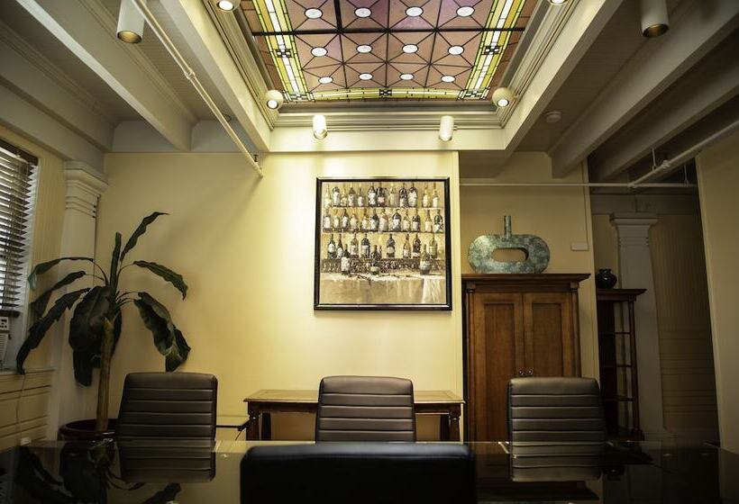 Executive Hotel Vintage Court