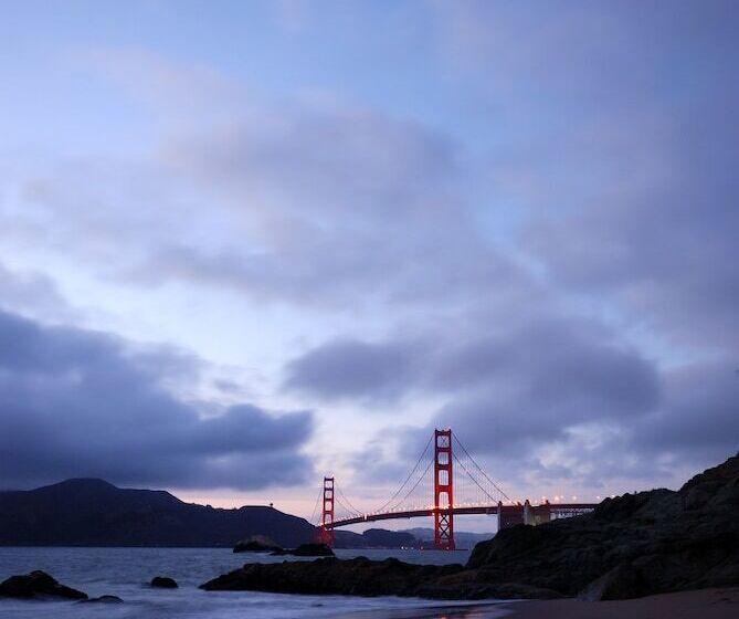 Executive Hotel Vintage Court