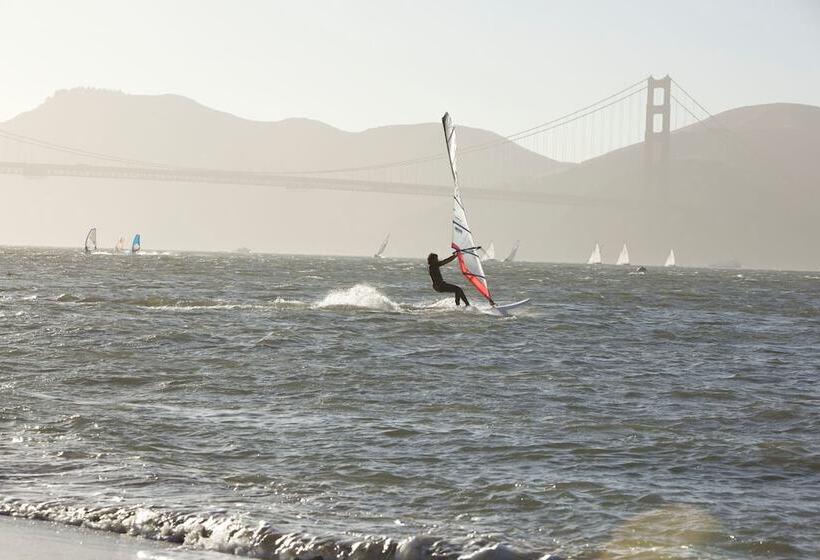 Executive Hotel Vintage Court