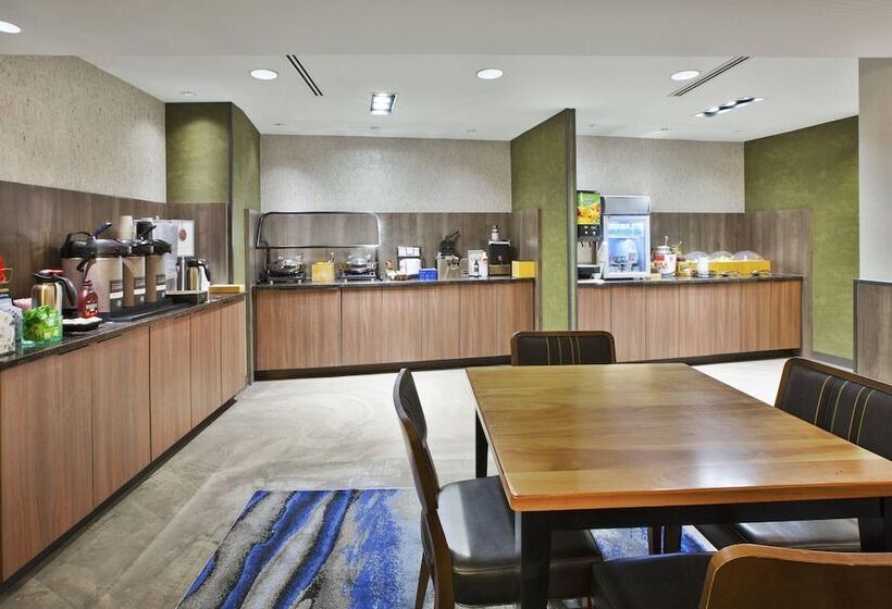 هتل Fairfield Inn & Suites By Marriott Milwaukee Downtown