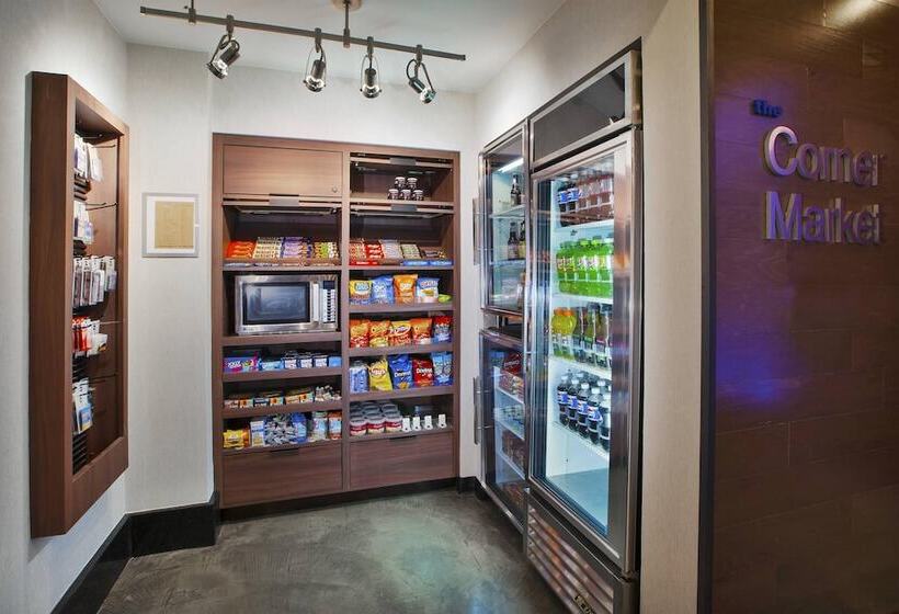 Отель Fairfield Inn & Suites By Marriott Milwaukee Downtown