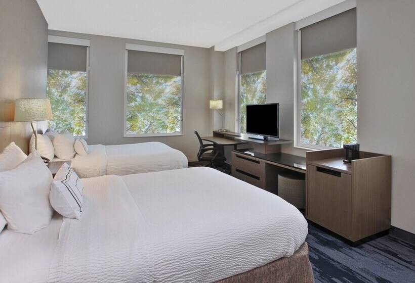 Отель Fairfield Inn & Suites By Marriott Milwaukee Downtown