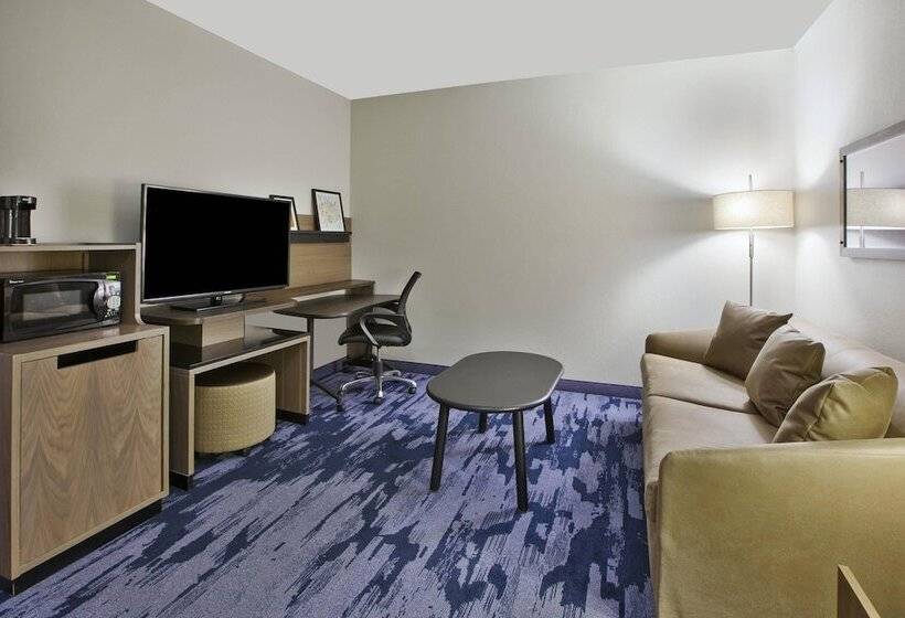 Отель Fairfield Inn & Suites By Marriott Milwaukee Downtown