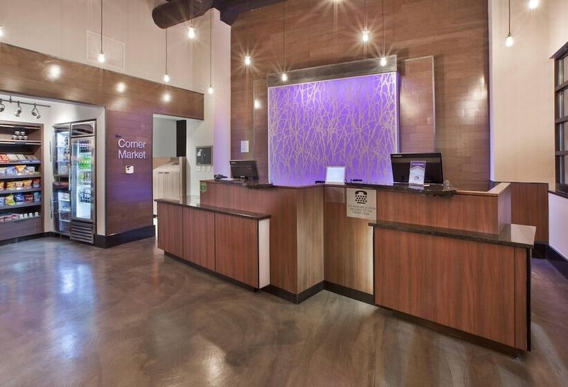 هتل Fairfield Inn & Suites By Marriott Milwaukee Downtown