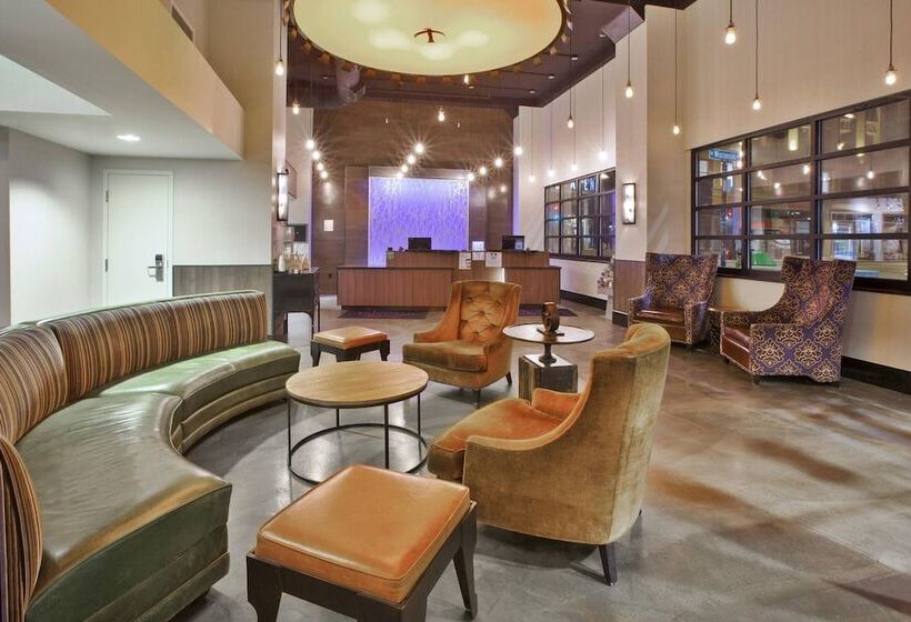 Отель Fairfield Inn & Suites By Marriott Milwaukee Downtown