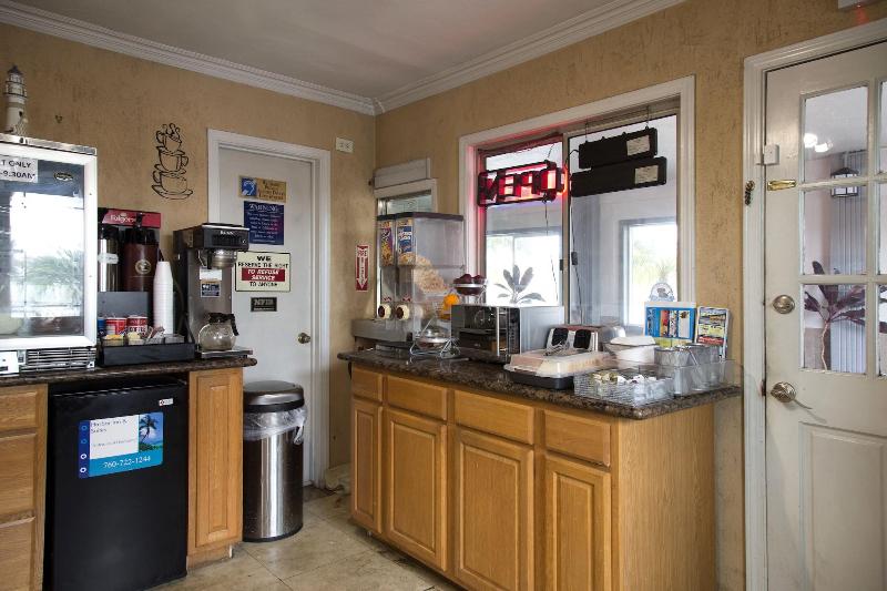 فندق Harbor Inn & Suites Oceanside