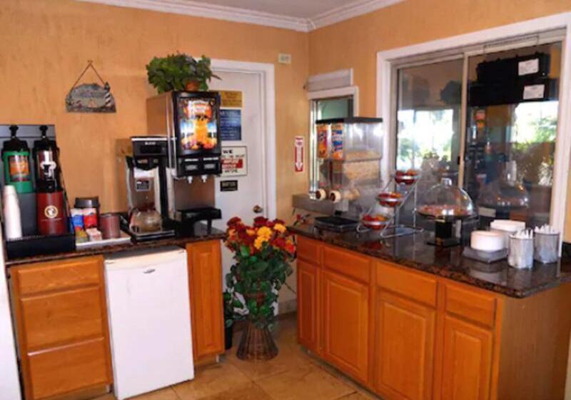هتل Harbor Inn & Suites Oceanside