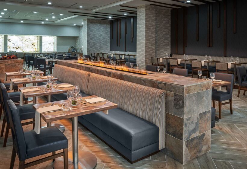 בית מלון כפרי Hilton Houston North