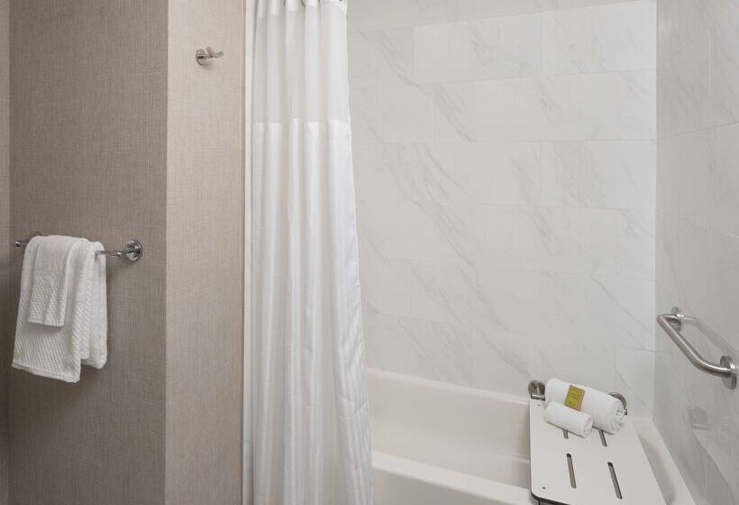 בית מלון כפרי Hilton Houston North