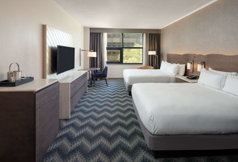هتل Hilton Houston North