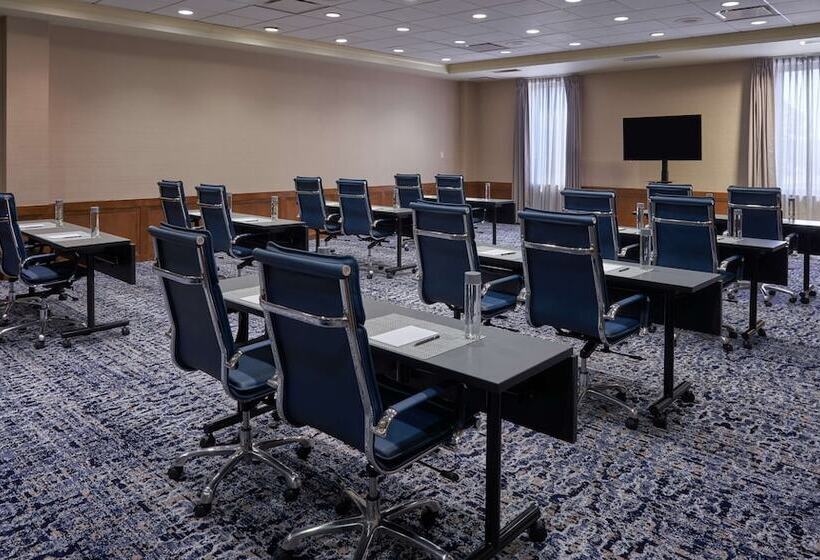 בית מלון כפרי Hilton Houston North