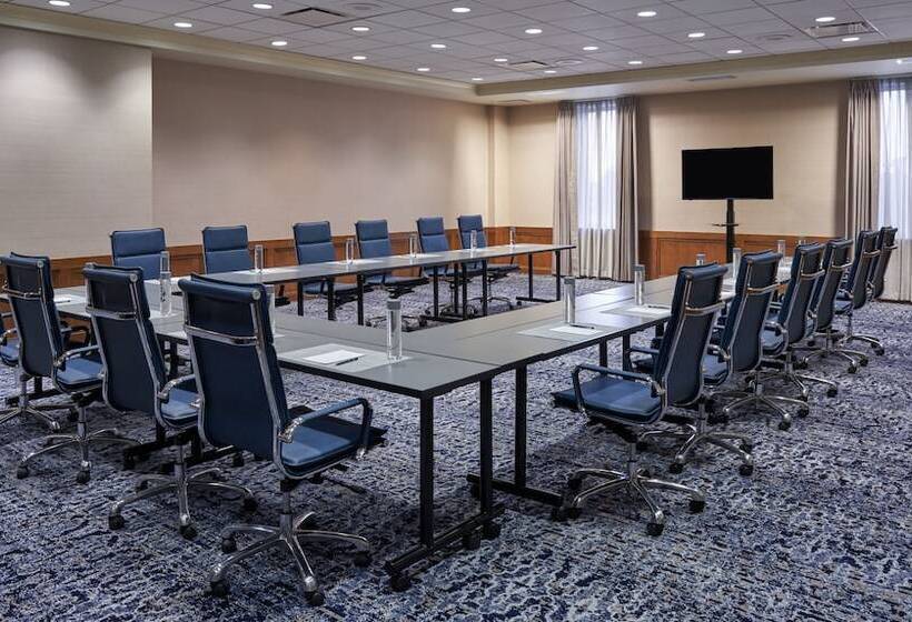 בית מלון כפרי Hilton Houston North