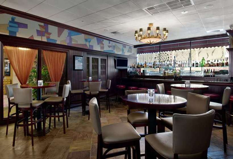 هتل Hilton Milwaukee