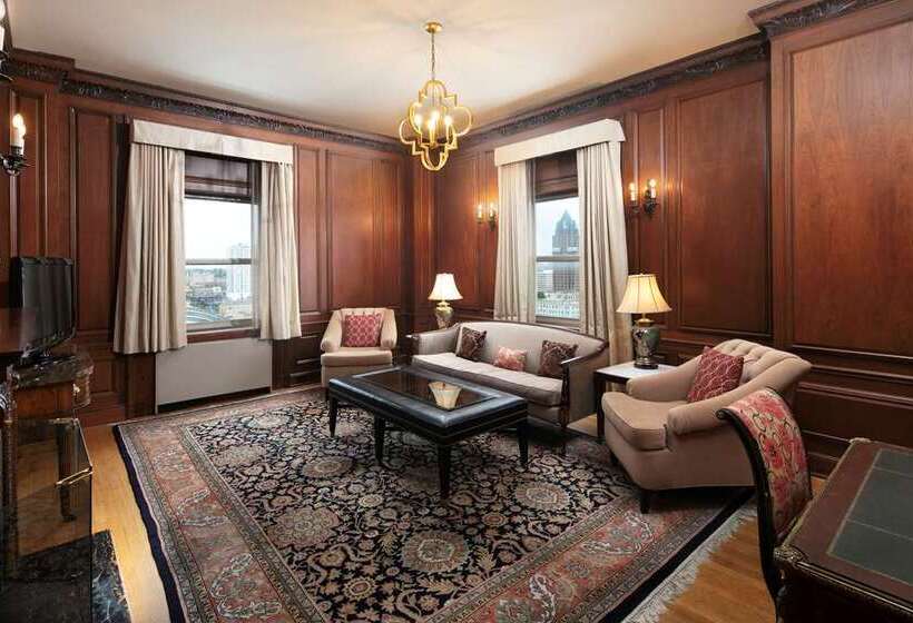 هتل Hilton Milwaukee