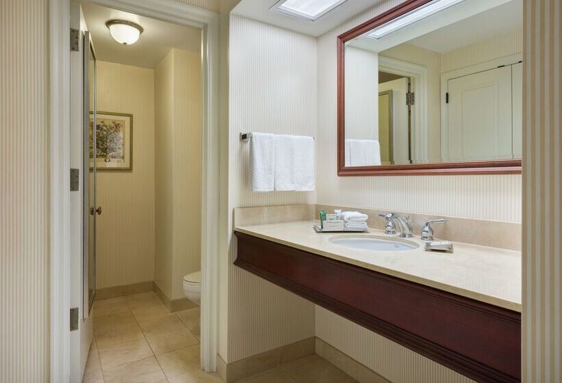 هتل Hilton Milwaukee