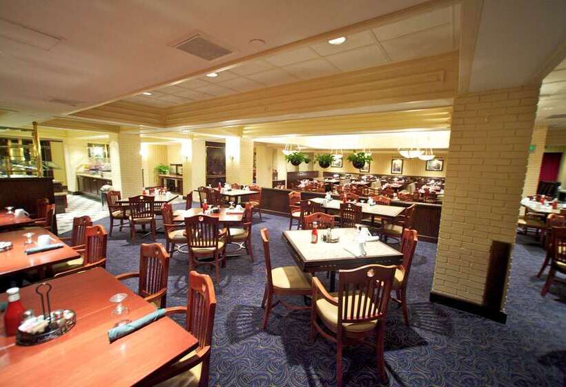 هتل Hilton Milwaukee