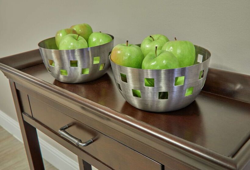 هتل Hilton Milwaukee