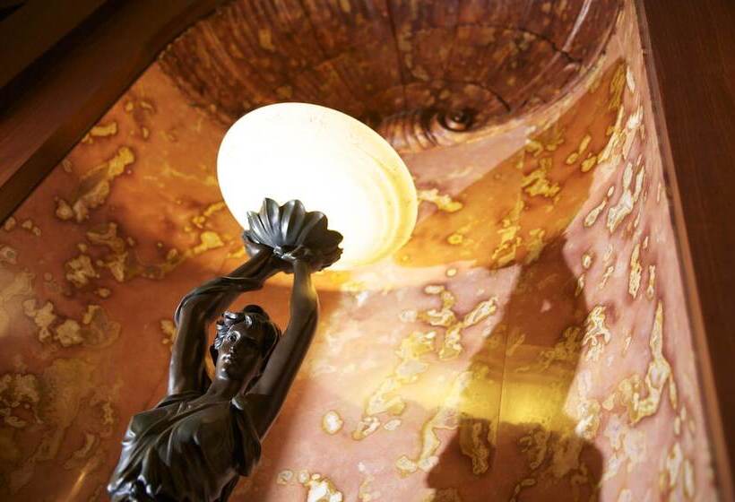 هتل Hilton Milwaukee