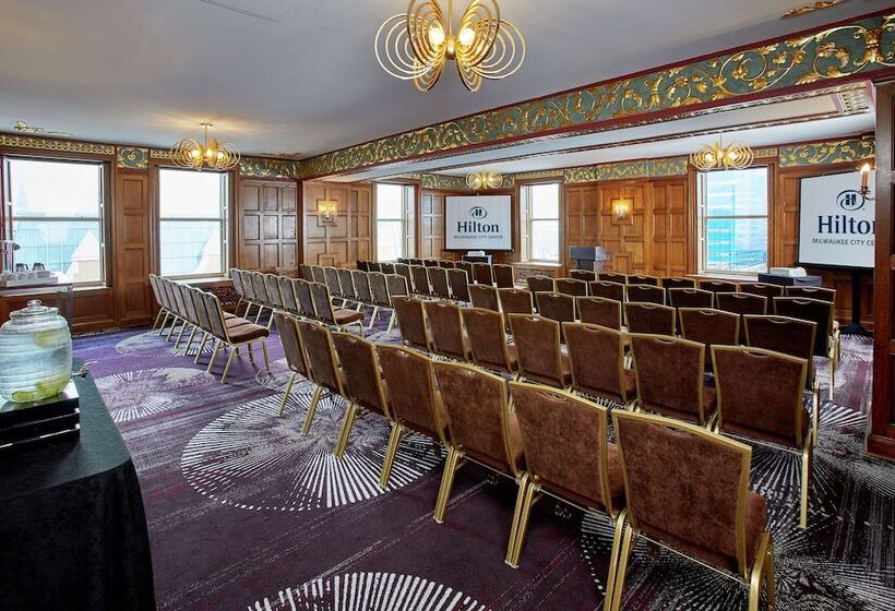 酒店 Hilton Milwaukee