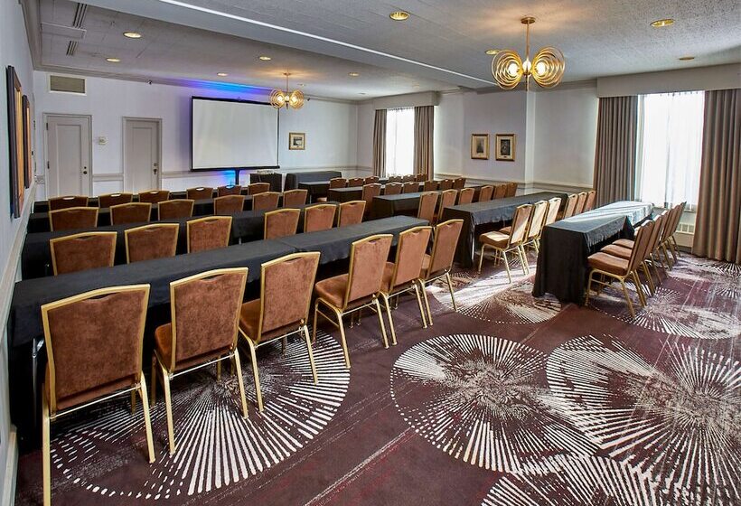 هتل Hilton Milwaukee