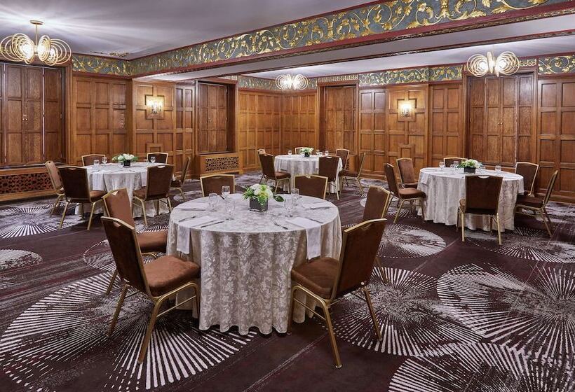 هتل Hilton Milwaukee